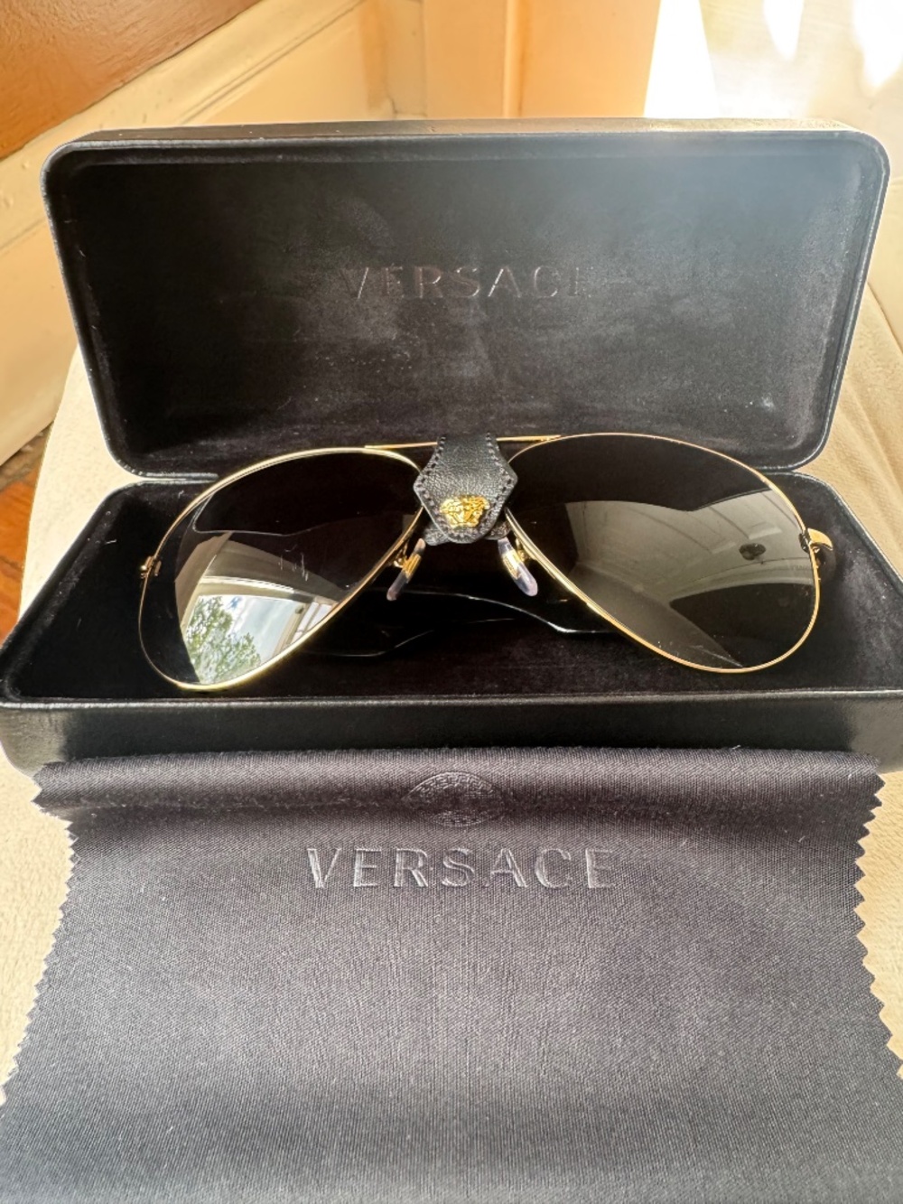 Versace Singlasses - Picture 2 of 8